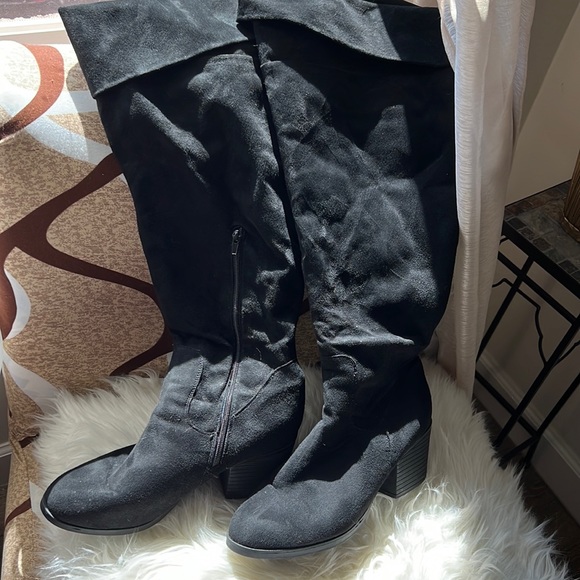 Over the Knee Boots Black fits large Calves Size 12 Preowned - Picture 1 of 3